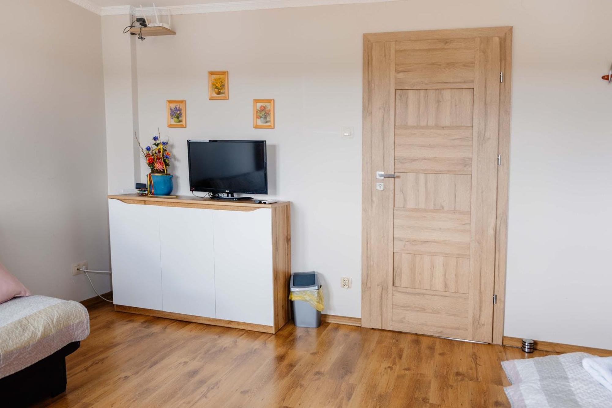 Mira - Mira Pokoje Z Widokiem Na Jezioro Chmielno Exteriér fotografie